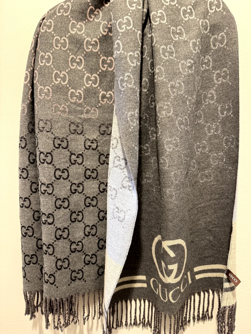 Gucci Gray Logo Scarf🌷🌷